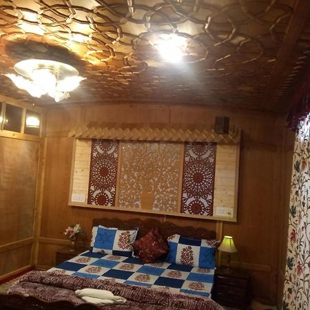 House Boat New Manora Bed & Breakfast Srīnagar Eksteriør bilde
