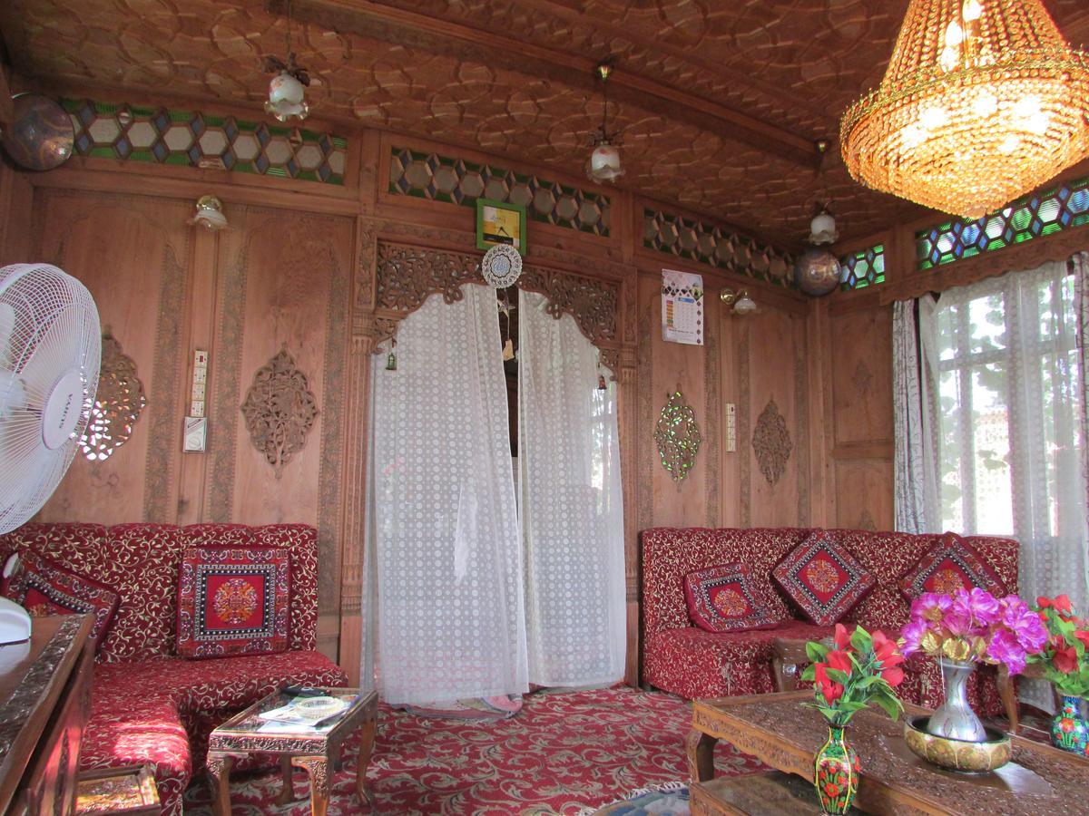House Boat New Manora Bed & Breakfast Srīnagar Eksteriør bilde