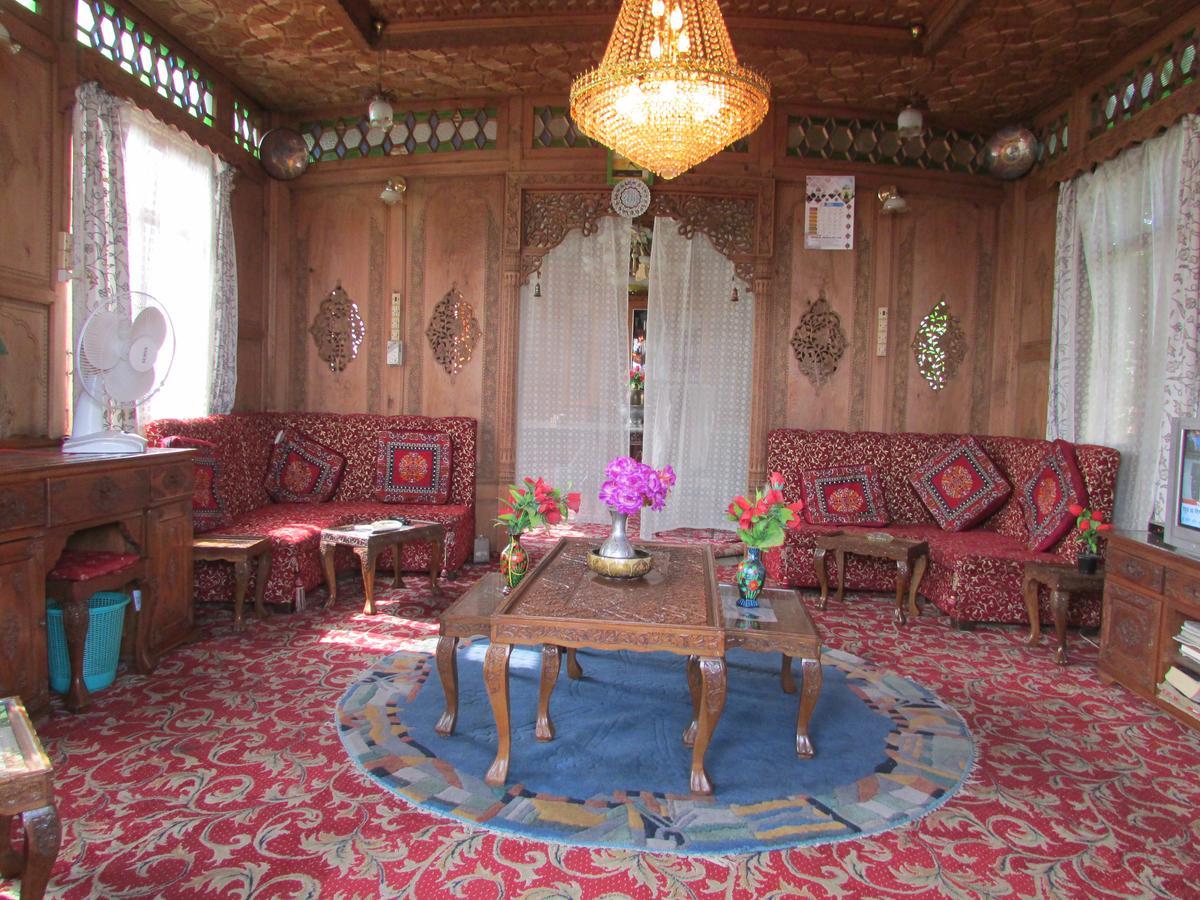 House Boat New Manora Bed & Breakfast Srīnagar Eksteriør bilde